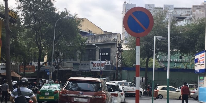 Hiểu đúng về khái niệm dừng xe và đỗ xe theo luật giao thông