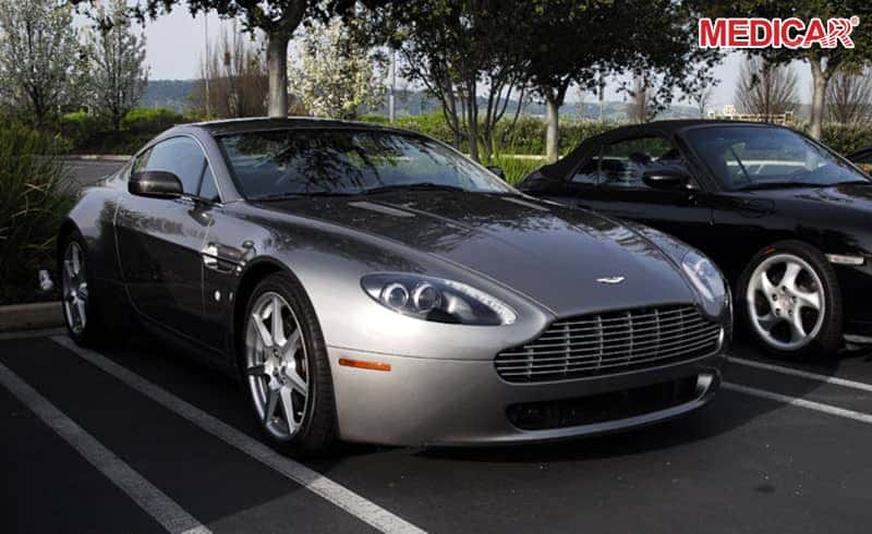 Aston Martin Vantage, một trong những mẫu xe ô tô đắt tiền được yêu thích