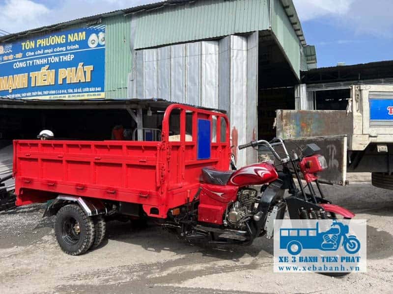 Cửa hàng trưng bày nhiều mẫu xe 3 bánh 250cc đa dạng từ các thương hiệu lớn
