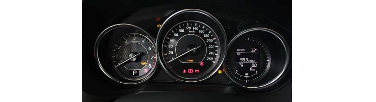 Cụm đồng hồ điện tử hiển thị thông tin cảnh báo trên xe Mazda CX5