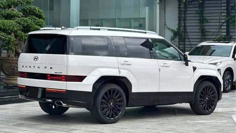 Dáng vẻ khỏe khoắn của Santa Fe 2025