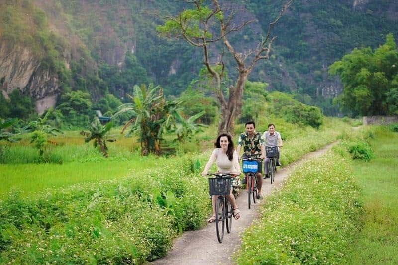 Đạp xe đạp thân thiện với môi trường, góp phần giảm khí thải CO2
