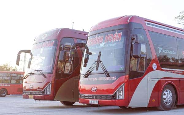 Dòng xe khách Khánh Hoàn Cao Bằng đời mới đỗ tại bến xe Mỹ Đình