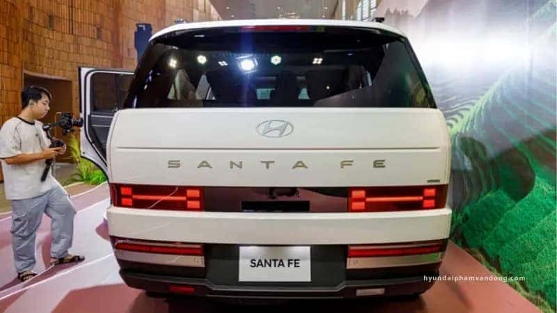 Đuôi xe độc đáo của Santa Fe 2025