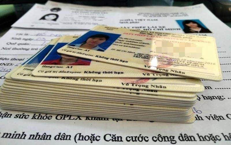 Hình ảnh minh họa các hạng giấy phép lái xe A1 và A2, giải thích sự khác biệt và điều kiện để thi bằng lái xe máy.