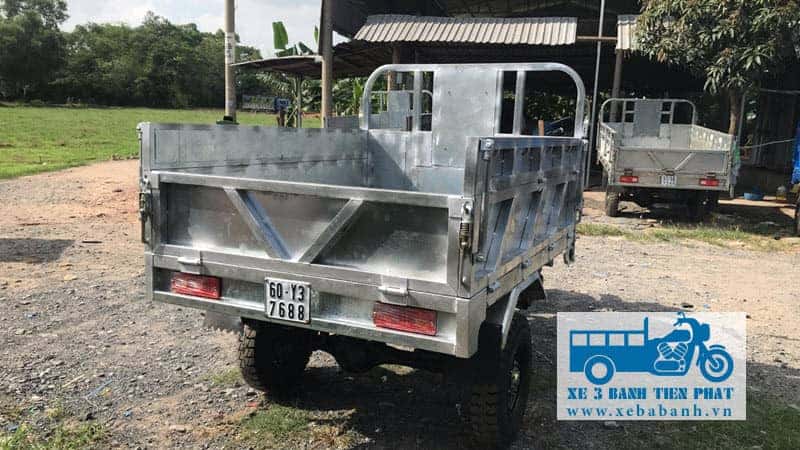 Hình ảnh tổng quan xe ba bánh 250cc được sử dụng để vận chuyển hàng hóa