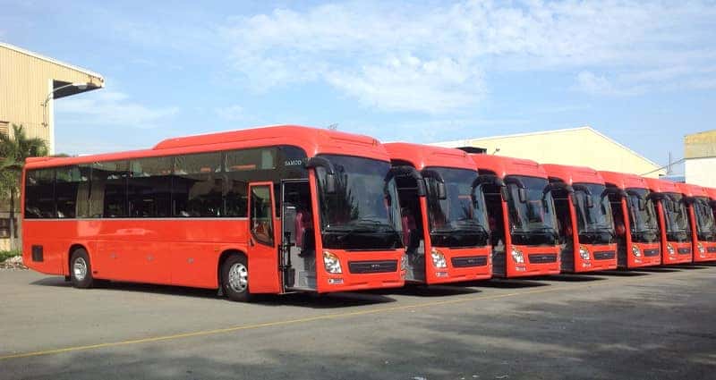 Hình ảnh xe Phương Trang di chuyển trên đường đi Đà Lạt