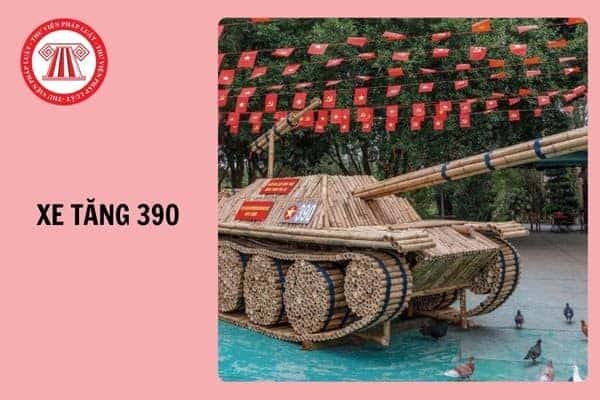 Hình ảnh xe tăng 390 húc đổ cổng Dinh Độc Lập trong ngày Giải phóng miền Nam