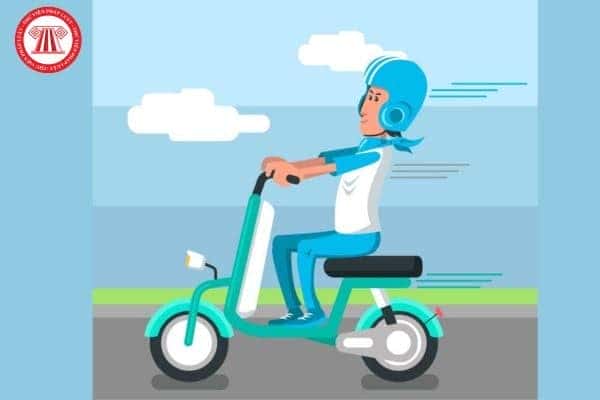 Học viên đang hoàn thành bài thi lý thuyết lái xe hạng A1 tại trung tâm sát hạch