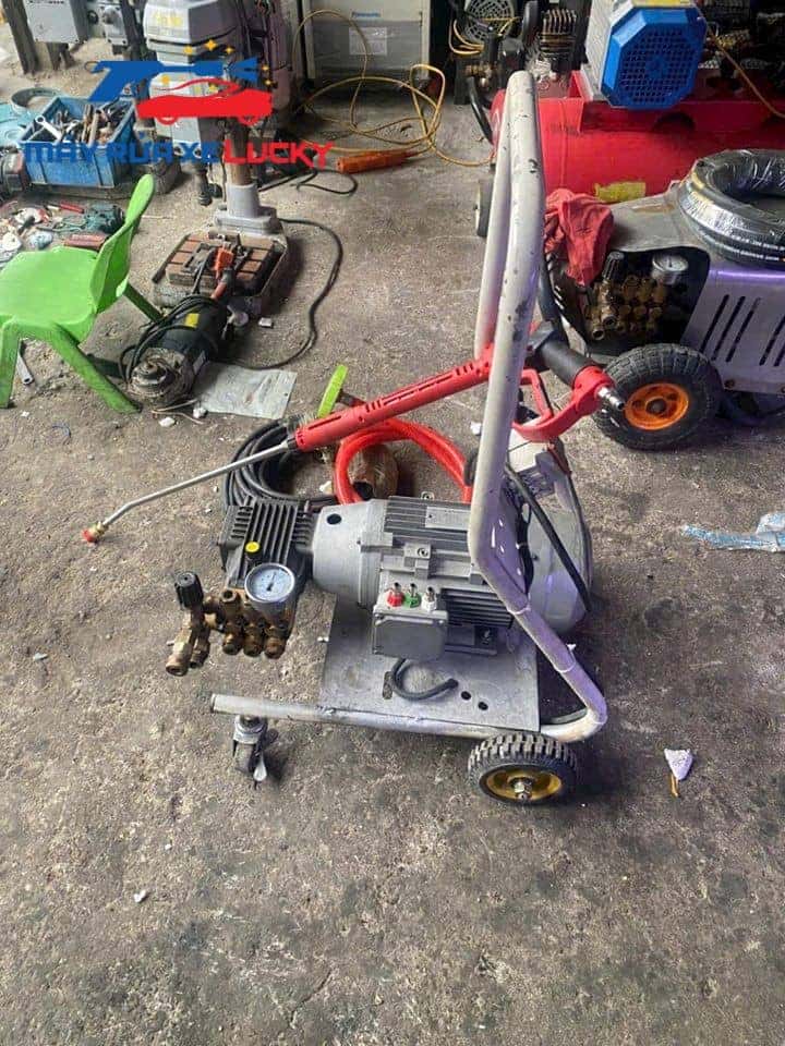 Kho máy rửa xe cũ tại Công ty TPP
