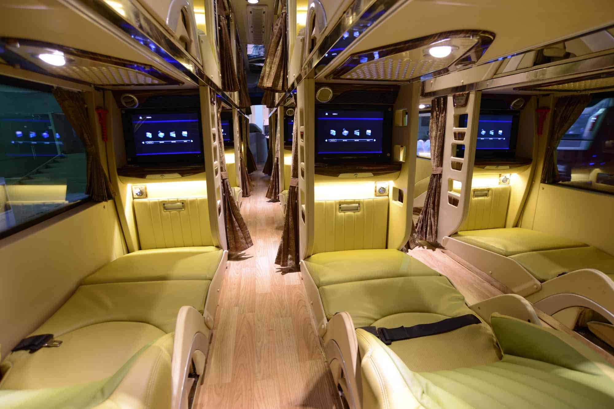 Không gian thoải mái, hiện đại của xe limousine Hà Linh đi Nha Trang