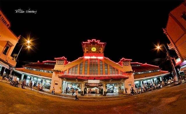 Khung cảnh tấp nập tại Chợ Đêm Tây Đô Cần Thơ