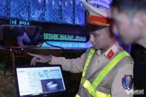 Lái xe container và hệ thống giám sát hành trình xe