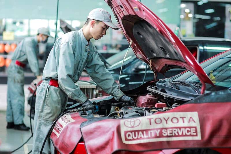 Liên hệ đại lý gần nhất để báo giá dịch vụ bảo dưỡng xe ô tô