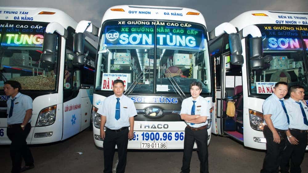 Liên hệ trực tiếp hotline của nhà xe Sơn Tùng khi muốn hỗ trợ và giải đáp