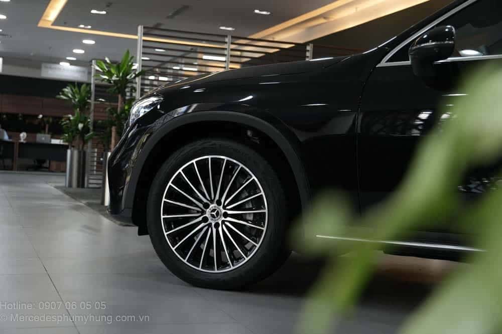 Mâm hợp kim AMG 20 inch của Mercedes GLC 300 4Matic, giá xe Mercedes GLC 300 chi tiết