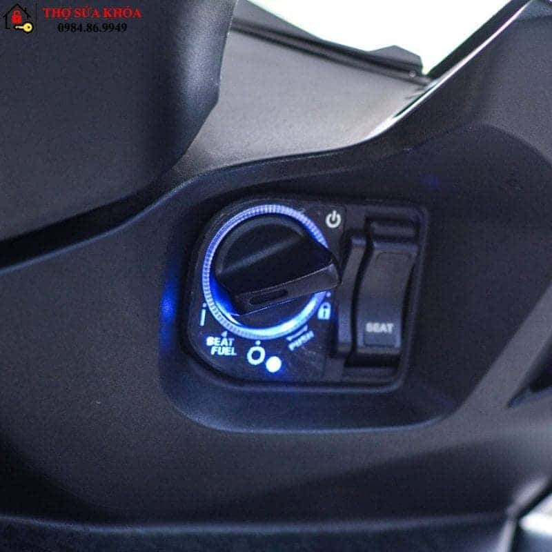 Minh họa cách mở khóa xe Vision bằng mã ID khẩn cấp khi pin chìa khóa thông minh (FOB Smartkey) hết, đảm bảo không bị kẹt xe.