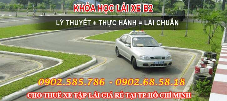 Người đang học lái xe ô tô B2 ở một trung tâm tại TP.HCM
