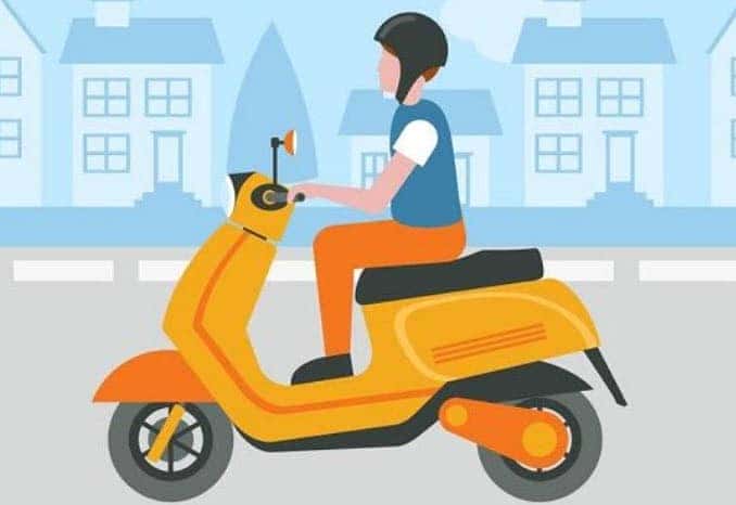 Người đang lái xe máy trên con đường rộng, thể hiện giấc mơ về sự tự do và kiểm soát cuộc sống.