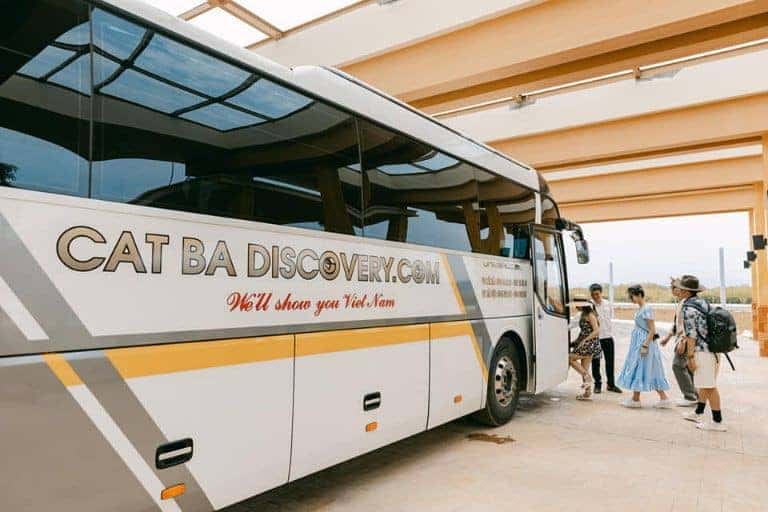 Nội thất tiện nghi của xe limousine Cát Bà Discovery