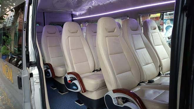 Nội thất tiện nghi của xe Quân Bưu loại 16 chỗ trên hành trình Hà Tiên Cần Thơ