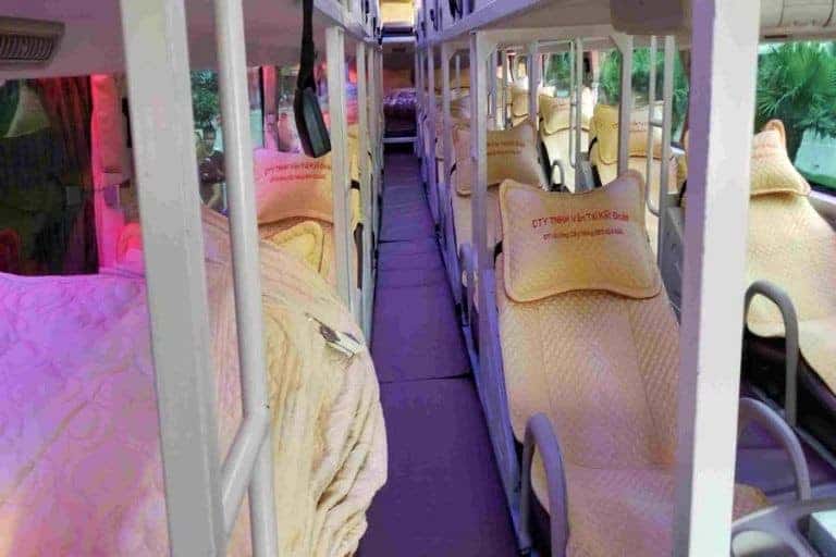 Nội thất xe khách Kết Đoàn sạch sẽ và đồng bộ