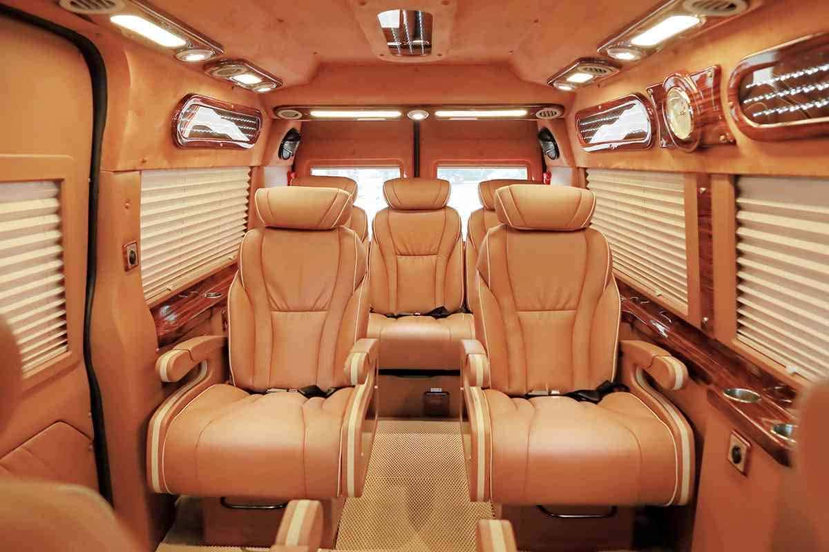 Quang Hạnh sở hữu dàn xe limousine với nội thất cao cấp cho hành trình đi Nha Trang