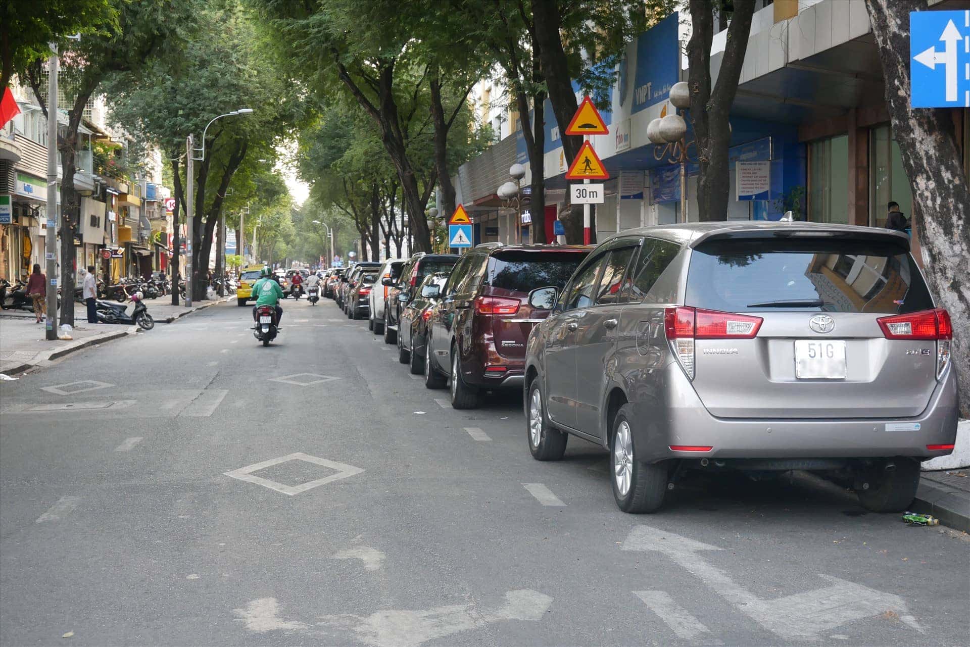 Quy định dừng đỗ xe trên đường