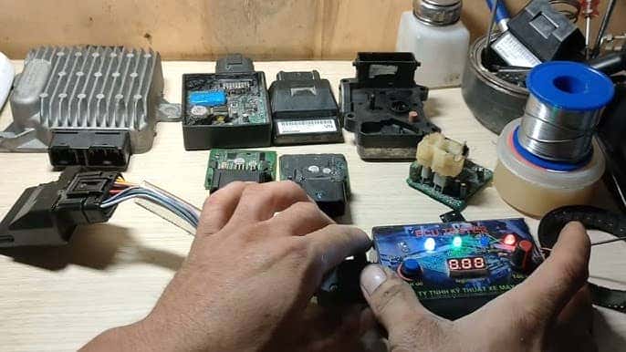 Quy trình sửa chữa cục IC xe máy tại trung tâm uy tín