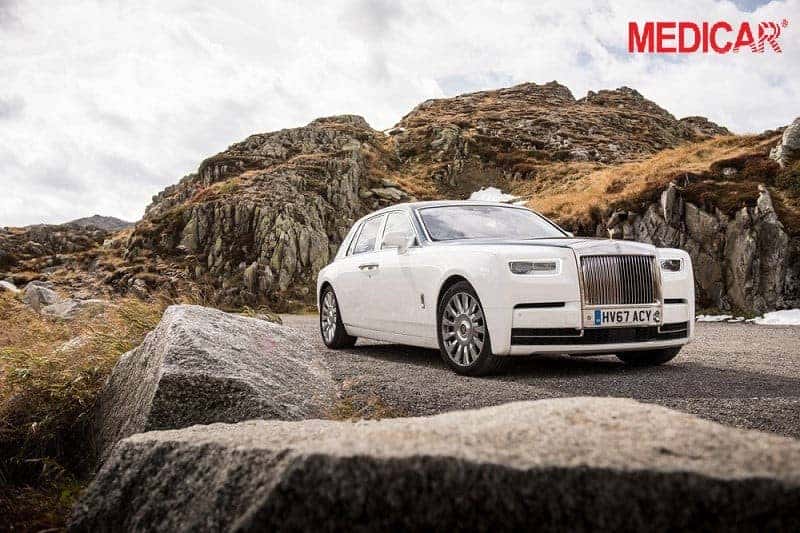 Rolls-Royce Ghost, mẫu xe ô tô hạng sang với nội thất tinh xảo và động cơ mạnh mẽ