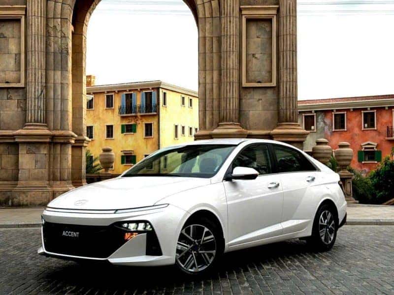So sánh các phiên bản và giá xe Hyundai Accent số tự động mới nhất