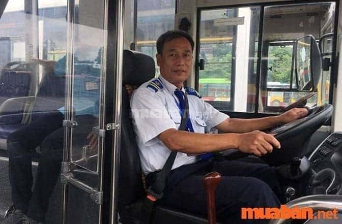 Tài xế lớn tuổi thường có nhiều kinh nghiệm và khả năng xử lý tình huống tốt