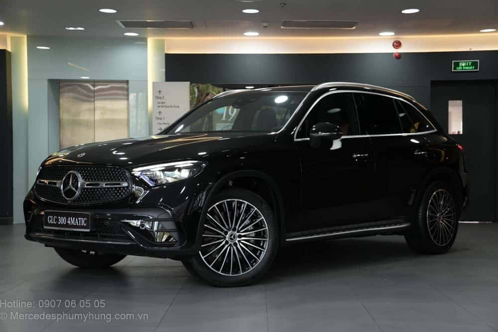 Thân xe thon gọn và thể thao của Mercedes GLC 300 4Matic, cập nhật giá xe Mercedes GLC 300