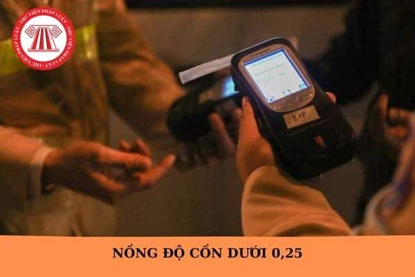 Thiết bị kiểm tra nồng độ cồn của cảnh sát giao thông, minh họa việc phạt nồng độ cồn xe máy dưới 0,25