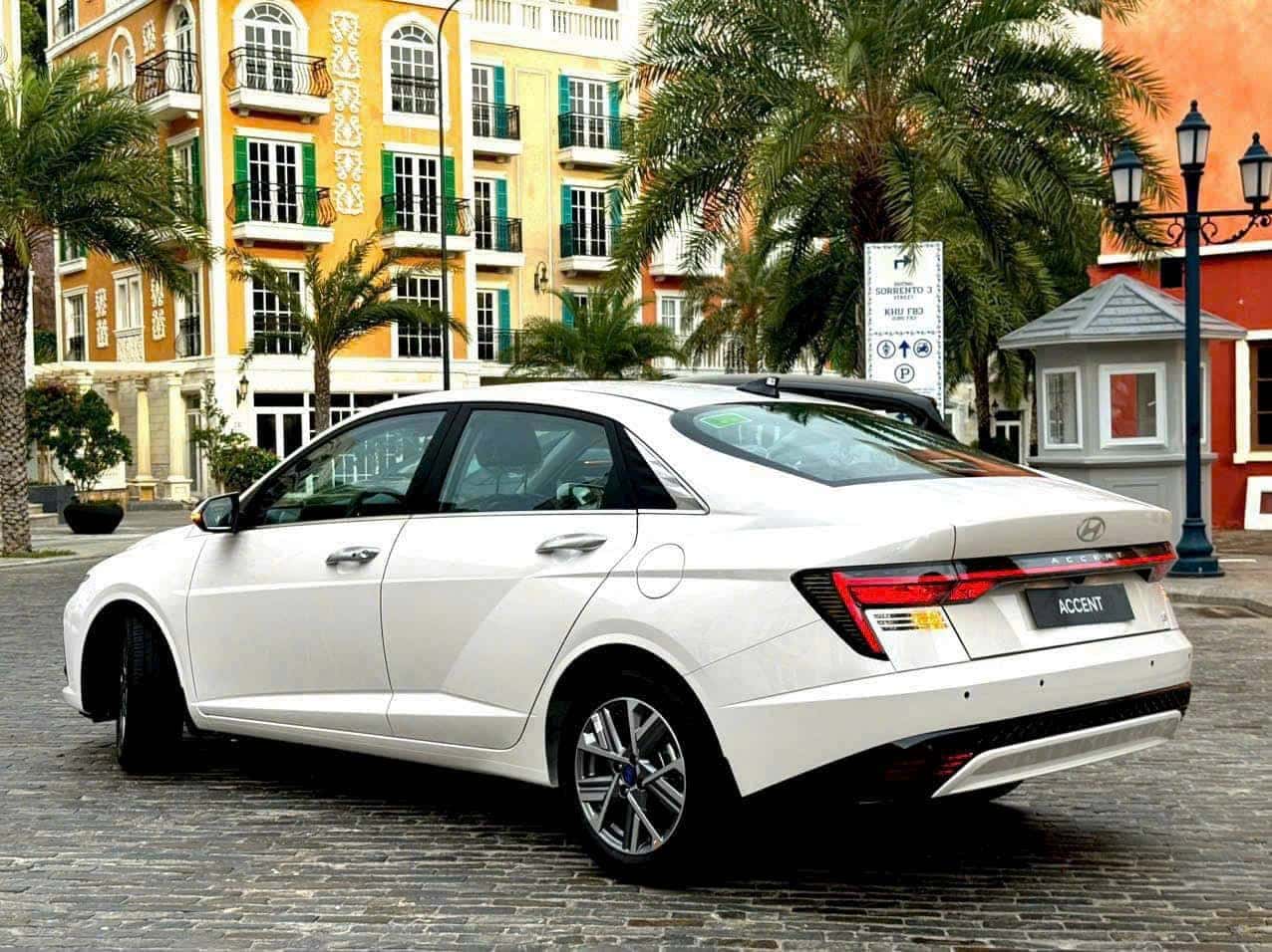 Thiết kế góc sau hiện đại của Accent số tự động
