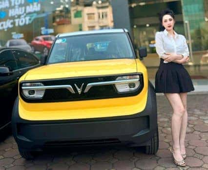 Toàn cảnh xe điện VinFast VF3 màu trắng thể hiện mức giá xe VF3 cả pin