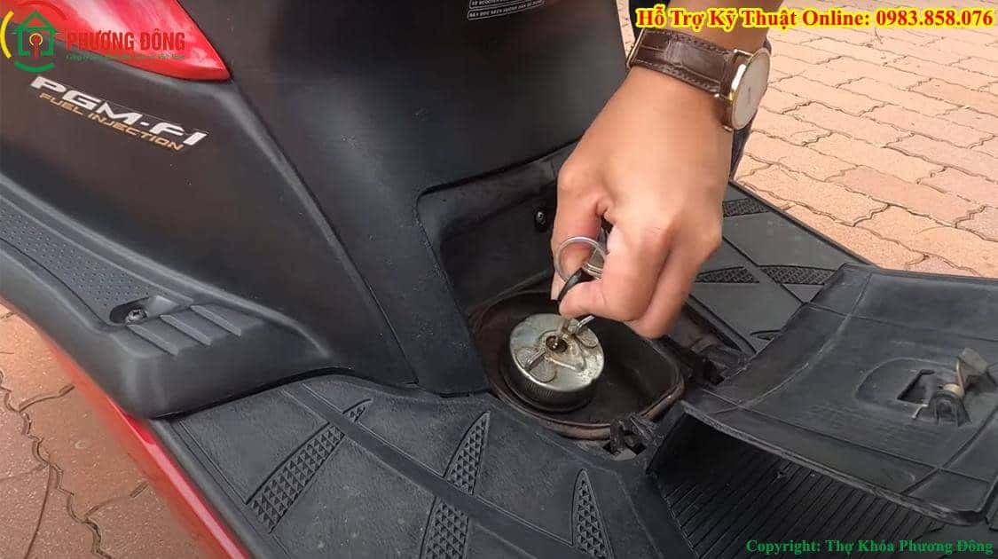 Vị trí nắp bình xăng trên xe Lead đời cũ