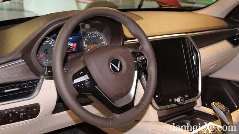 Vô lăng và cụm đồng hồ của VinFast Lux SA2.0