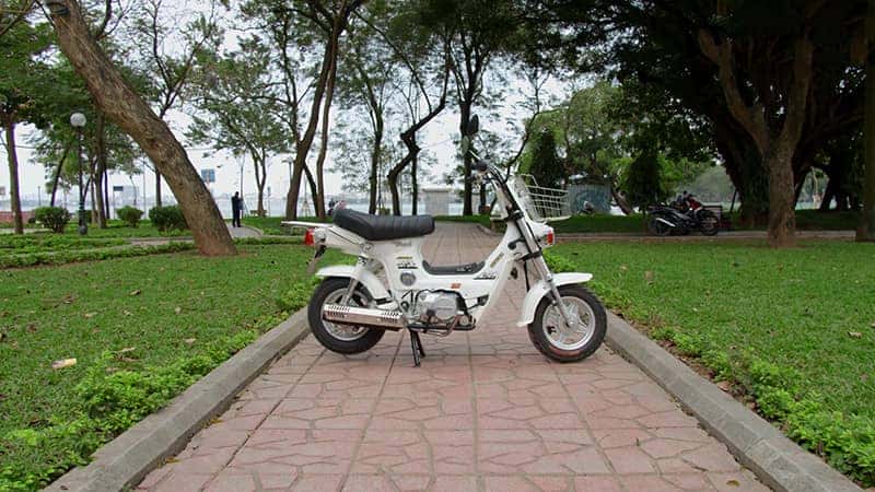 Xe Chaly 50cc Detech nhìn từ bên cạnh với thiết kế nhỏ gọn