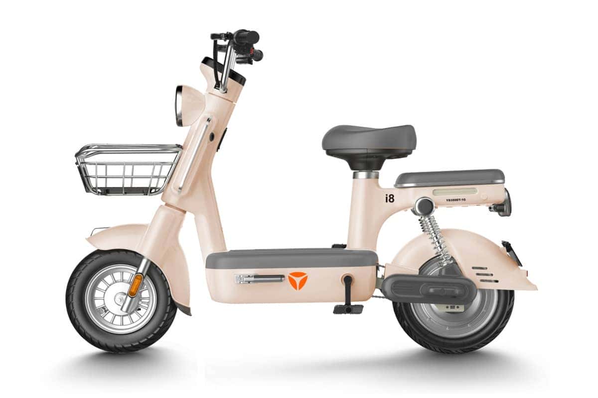 Xe đạp điện Yadea i8 với thiết kế tân cổ điển, nhỏ gọn và thanh lịch, rất phù hợp với học sinh nữ
