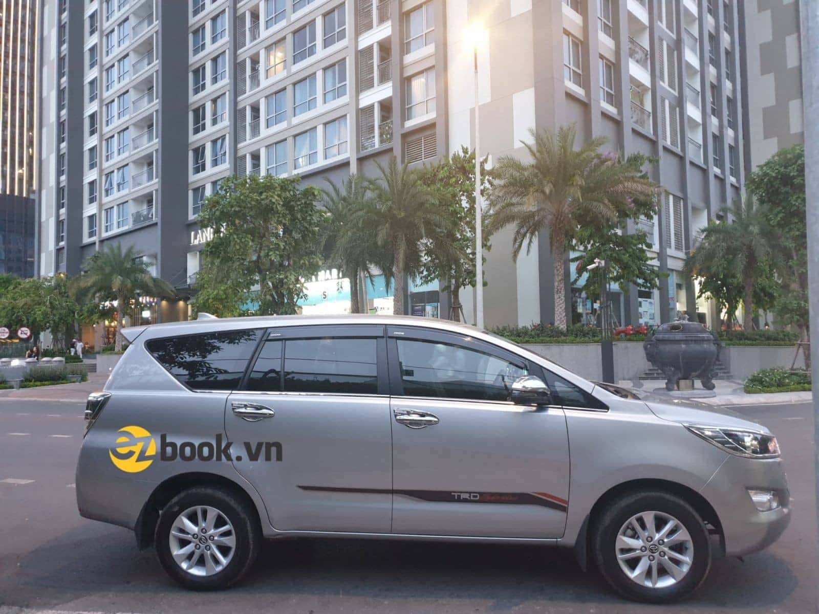 Xe Innova đời mới tiện nghi