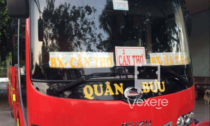 Xe khách Quân Bưu chạy tuyến Hà Tiên Cần Thơ trên đường