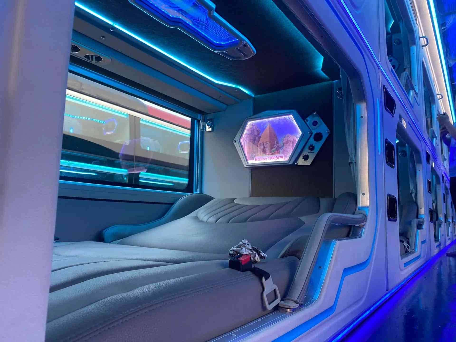 Xe limousine Liên Hưng có không gian nội thất tiện nghi đi Nha Trang