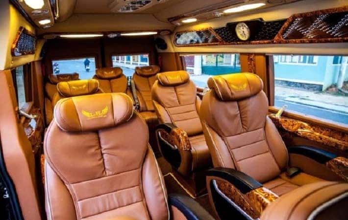 Xe Limousine Ngọc Tuyết với nội thất sang trọng và ghế massage tiện nghi