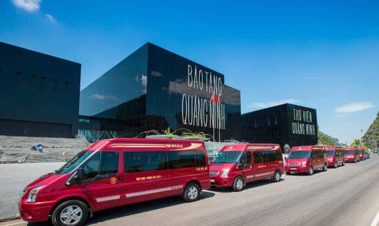 Xe Limousine Phúc Xuyên hiện đại và sang trọng
