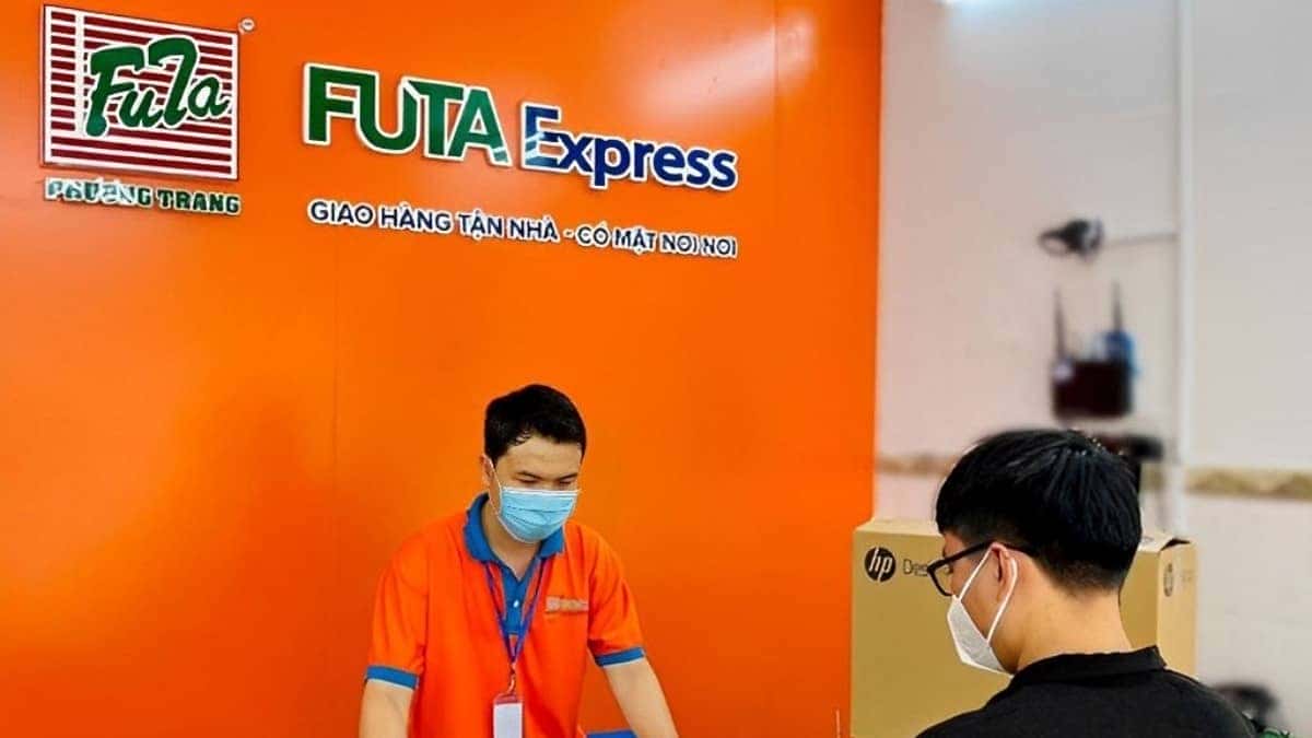 Xe tải FUTA Express vận chuyển hàng hóa, liên hệ tổng đài để biết thêm chi tiết