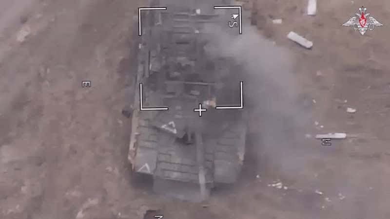Xe tăng chiến đấu chủ lực M1A1SA Abrams bị tấn công bởi UAV trên chiến trường