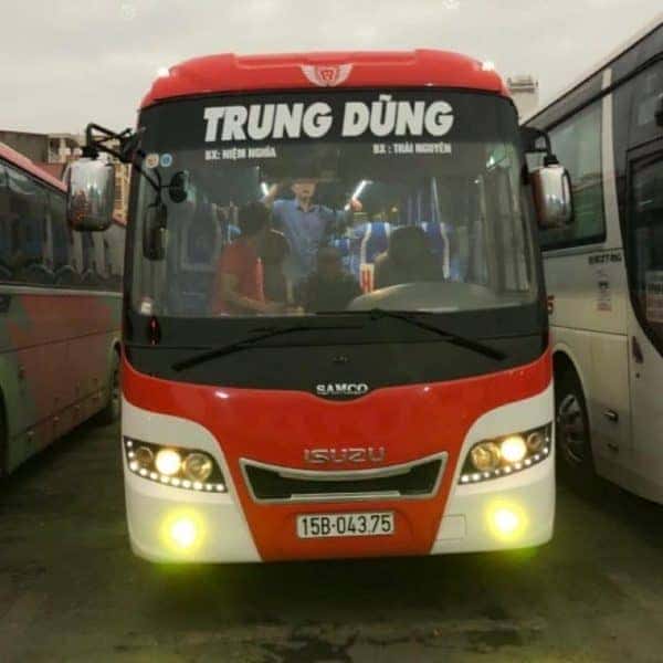Xe Trung Dũng màu trắng chất lượng cao phục vụ hành khách trên tuyến Hải Phòng Thái Nguyên.