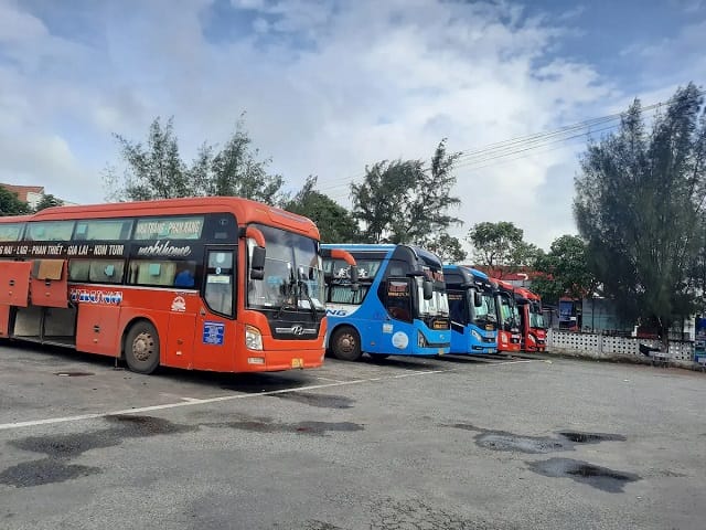 Bến xe là điểm đón của nhiều hãng xe chất lượng