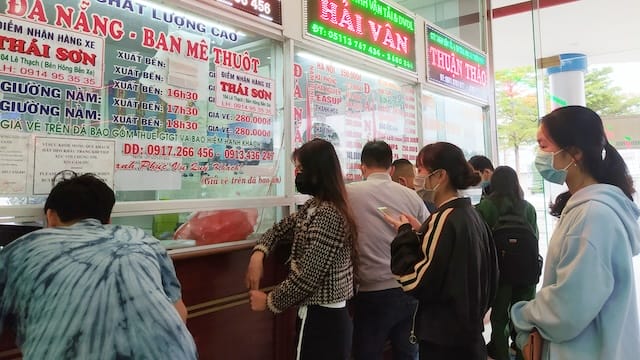 Khách hàng có thể đến mua vé trực tiếp tại quầy ở bến xe